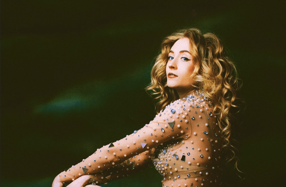 Janet Devlin’s New Single ‘Houston’ Is Here To Remind You, Alone Is The New Party