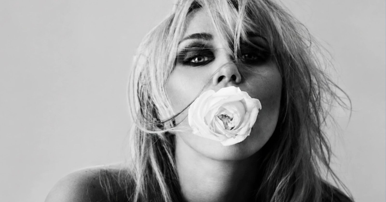 Miley Revives Pop Roots in New ‘Bass Persuades’ Video